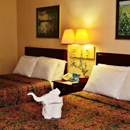 Days Hotel By Wyndham Batangas Exterior photo