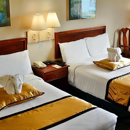 Days Hotel By Wyndham Batangas Exterior photo