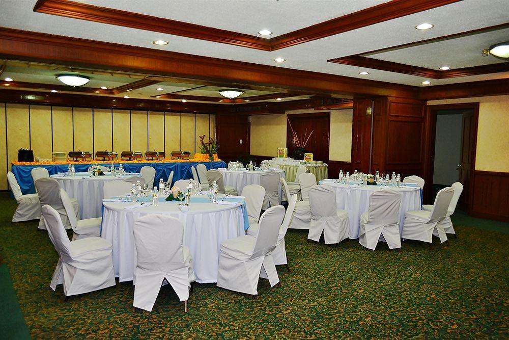 Days Hotel By Wyndham Batangas Exterior photo