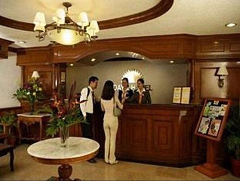 Days Hotel By Wyndham Batangas Exterior photo
