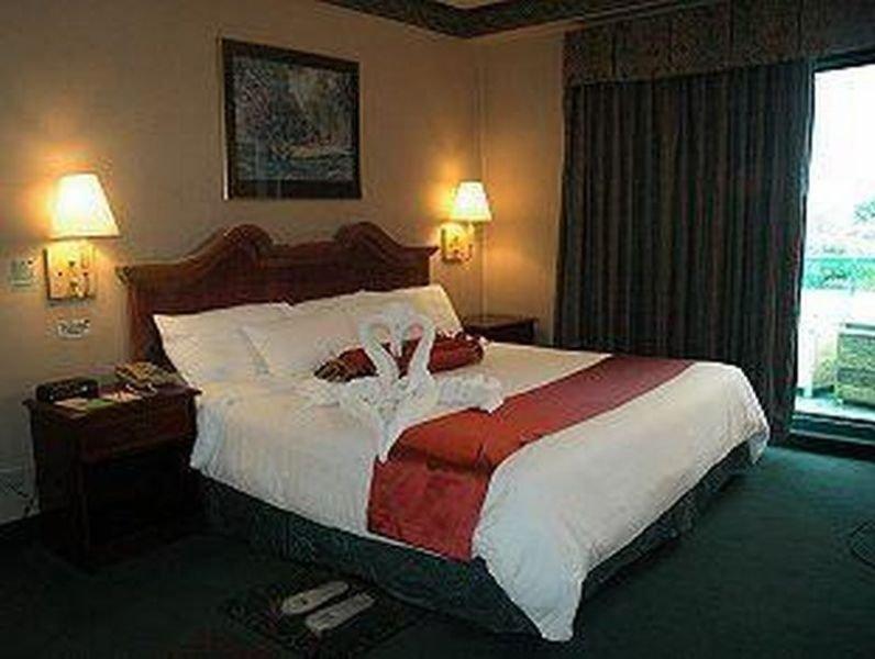 Days Hotel By Wyndham Batangas Exterior photo