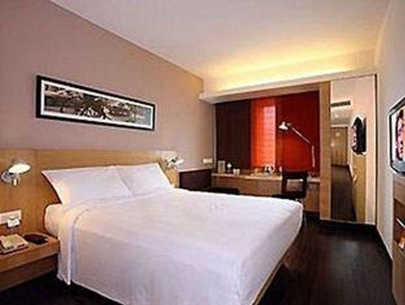 Days Hotel By Wyndham Batangas Exterior photo