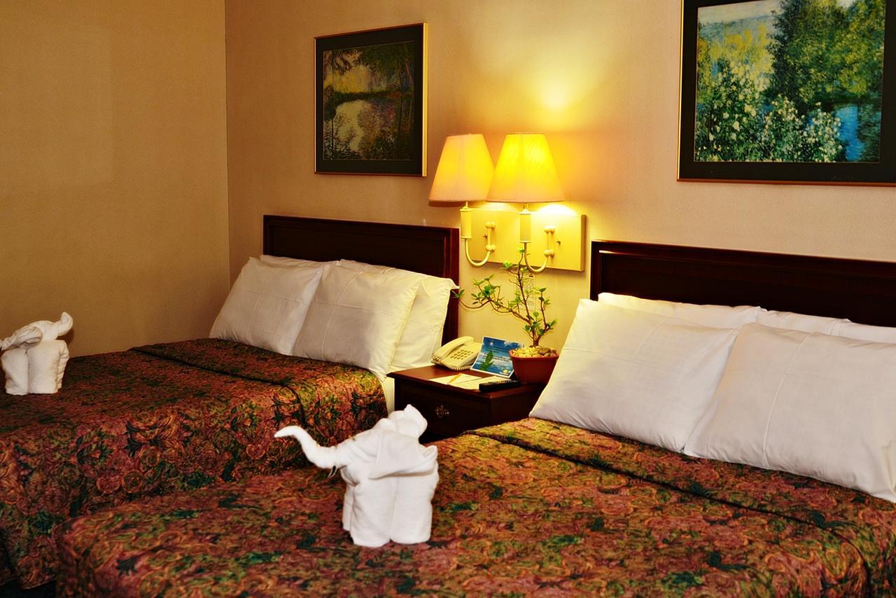 Days Hotel By Wyndham Batangas Exterior photo