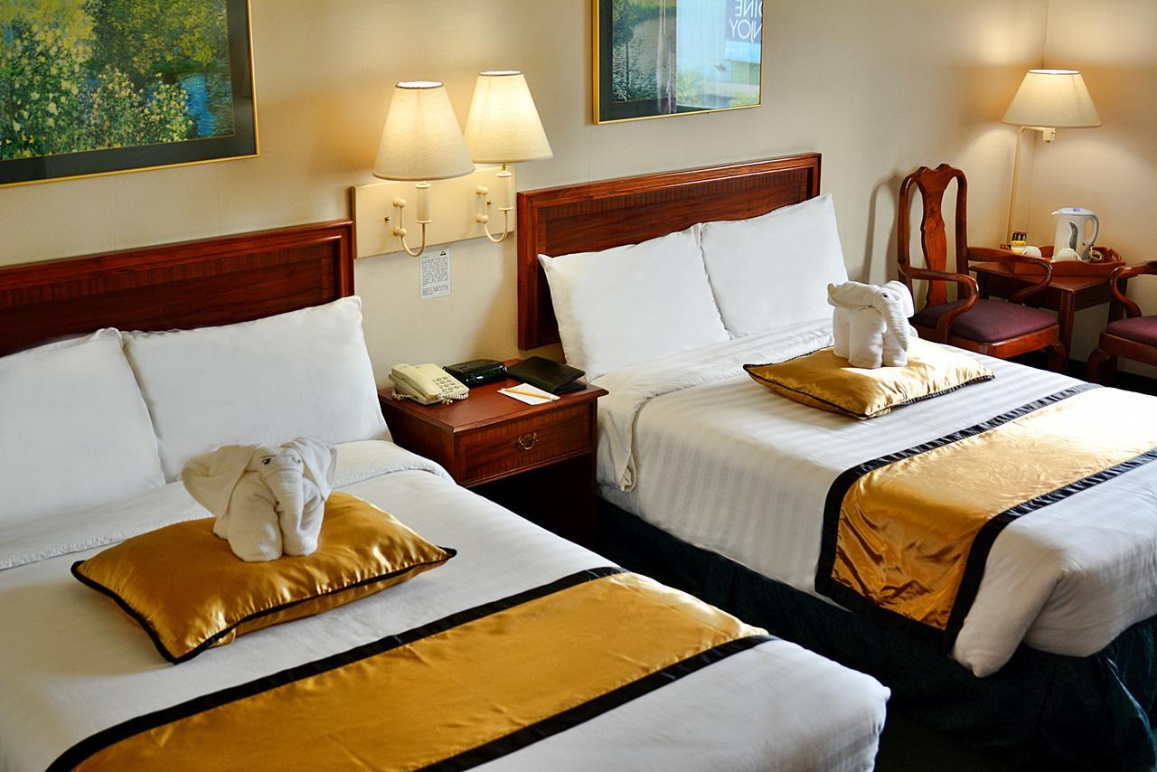 Days Hotel By Wyndham Batangas Exterior photo