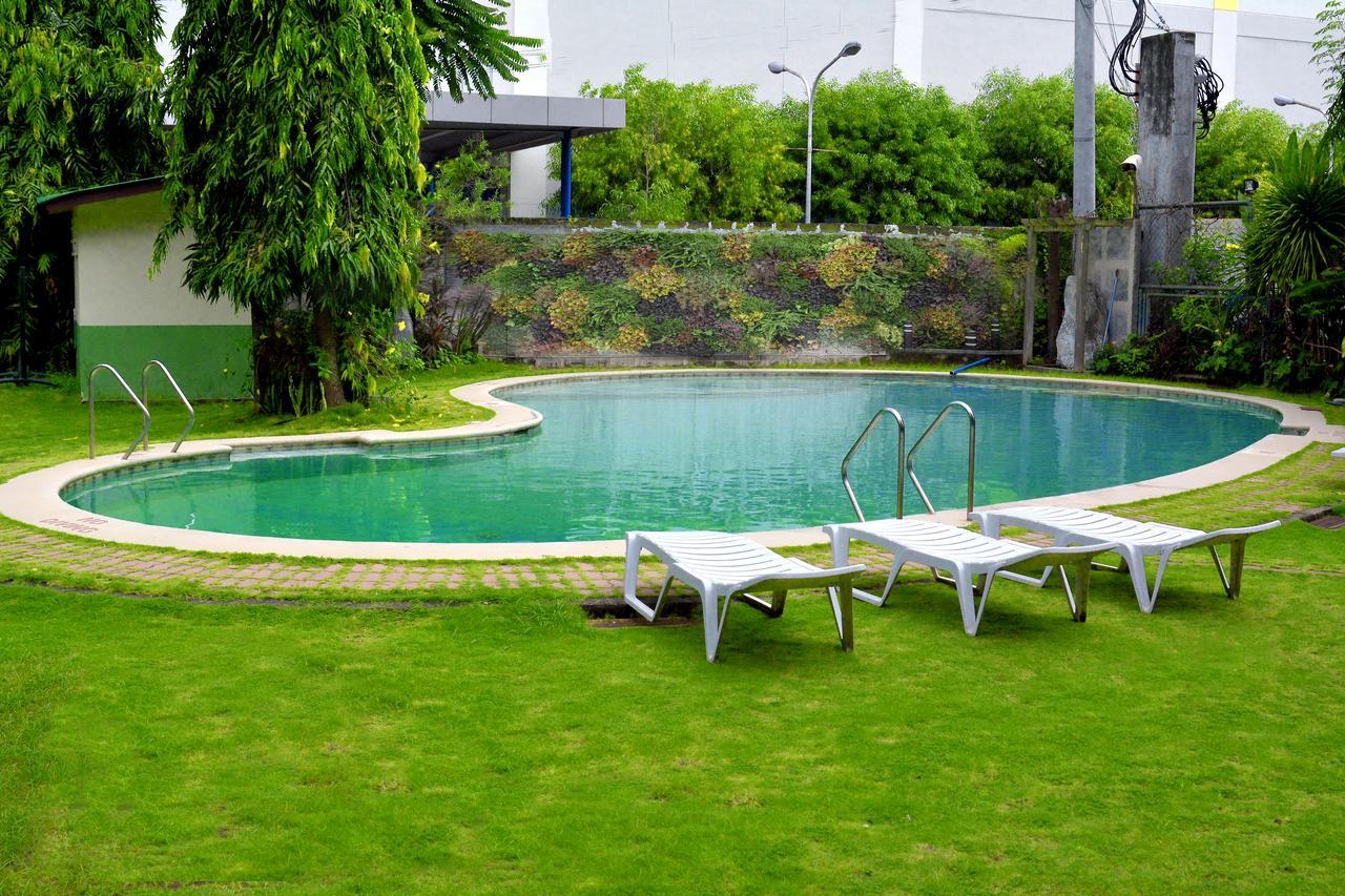 Days Hotel By Wyndham Batangas Exterior photo