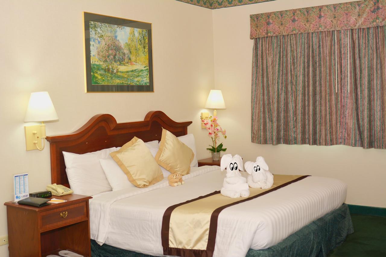 Days Hotel By Wyndham Batangas Exterior photo