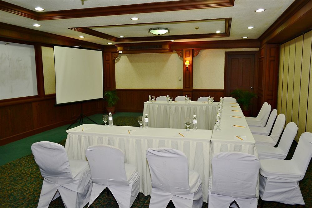 Days Hotel By Wyndham Batangas Exterior photo